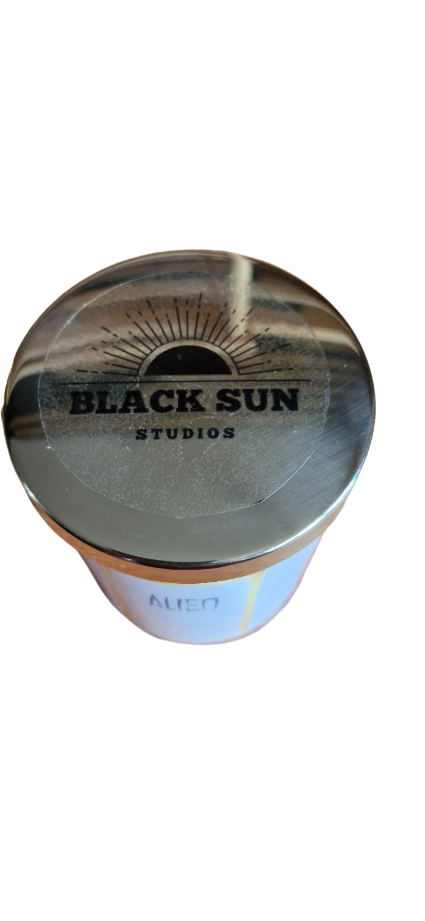 Alien Perfume Soy Wax Candle – 6oz | 30 Hour Burn Time | Handmade, Cotton Wick