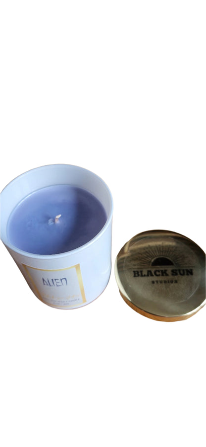 Alien Perfume Soy Wax Candle – 6oz | 30 Hour Burn Time | Handmade, Cotton Wick